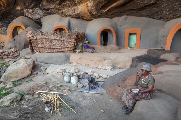 De laatste bewoners van de Ha Kome grotwoningen