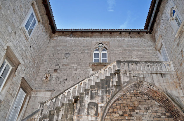 Een van de oude paleizen in Trogir