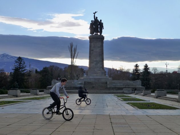 Bikers bij Sovjet Army Monument