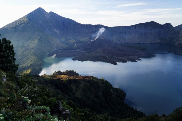 Beklim de Rinjani op het Indonesische eiland Lombok