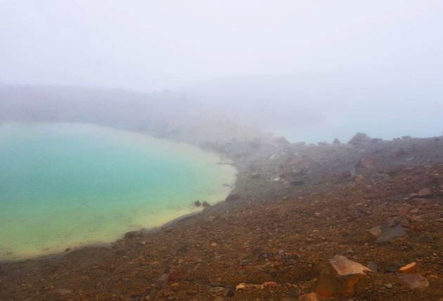 Emerald Lakes en in de mist