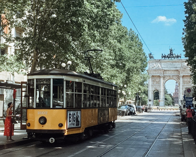 Oude tram in modern Milaan...